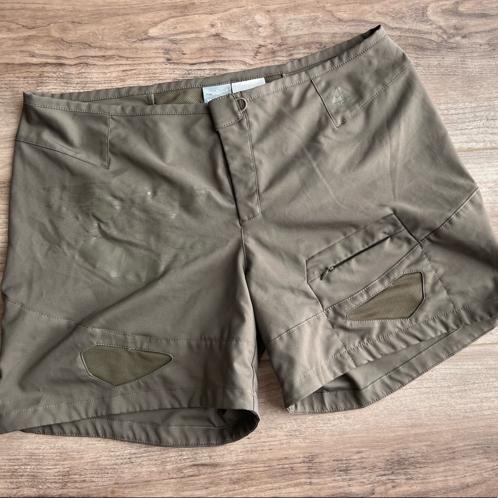 Nike ACG vented hiking short size 14